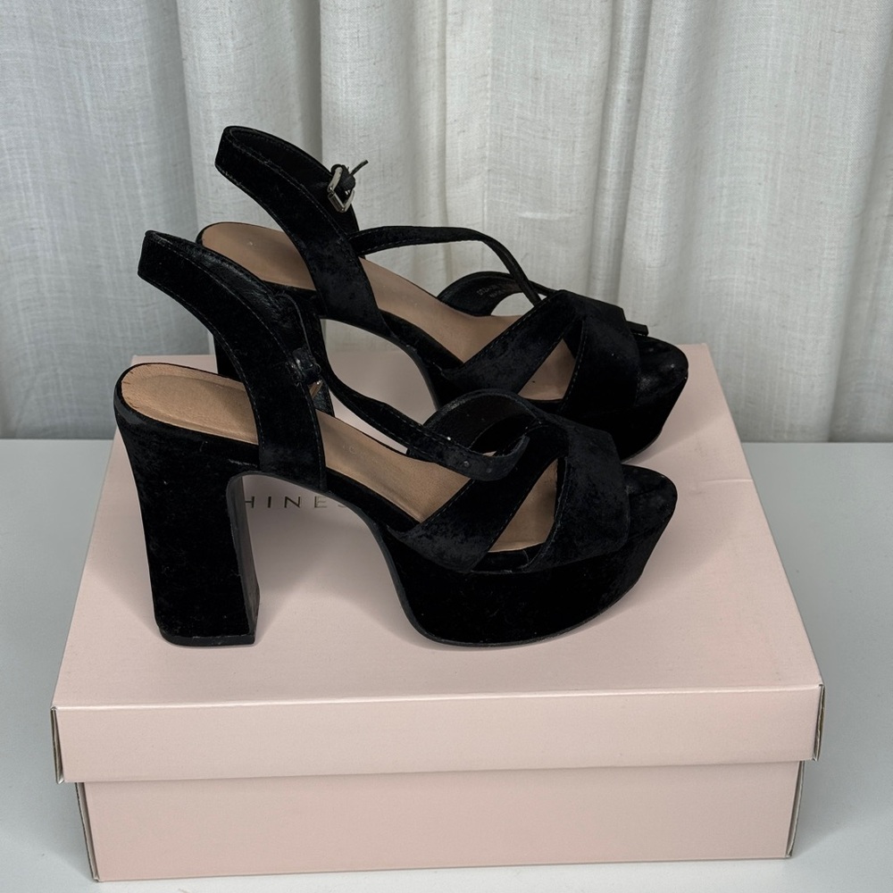 Chinese Laundry Black Platform Sandals